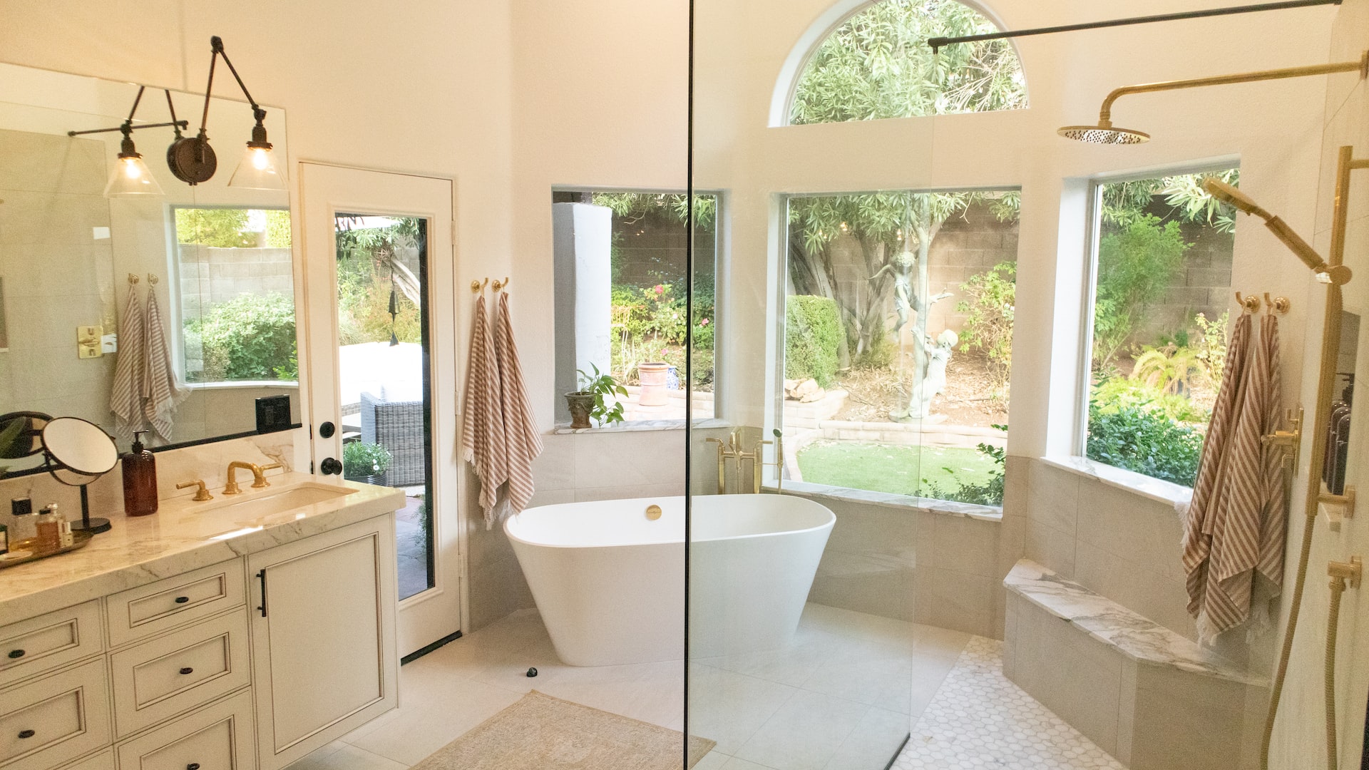 Types Of Bathtubs & Choosing The Right One For Your Bathroom